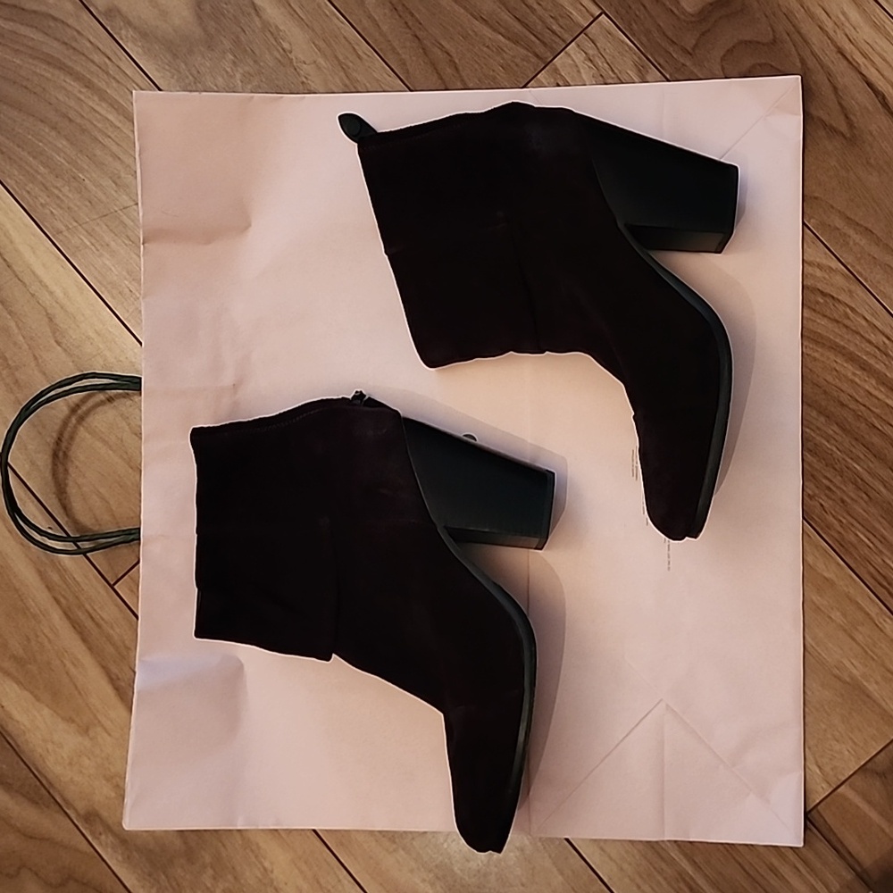 Gentle used dark brown suede bootie from rag & bone with 4 inches heels